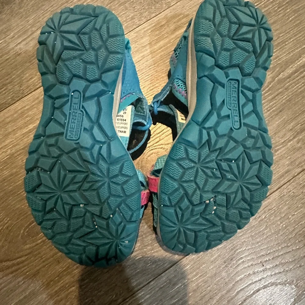 Like new Merrell hydro lily sandal toddler/child  size 11